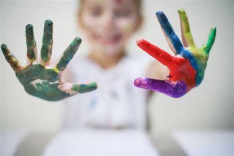 4 Girls Finger Painting stock videos and。